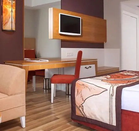 Hotel Orange Palace 5*