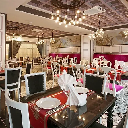 Hotel Orange Palace 5*