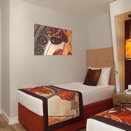 Orange Palace 5* Side